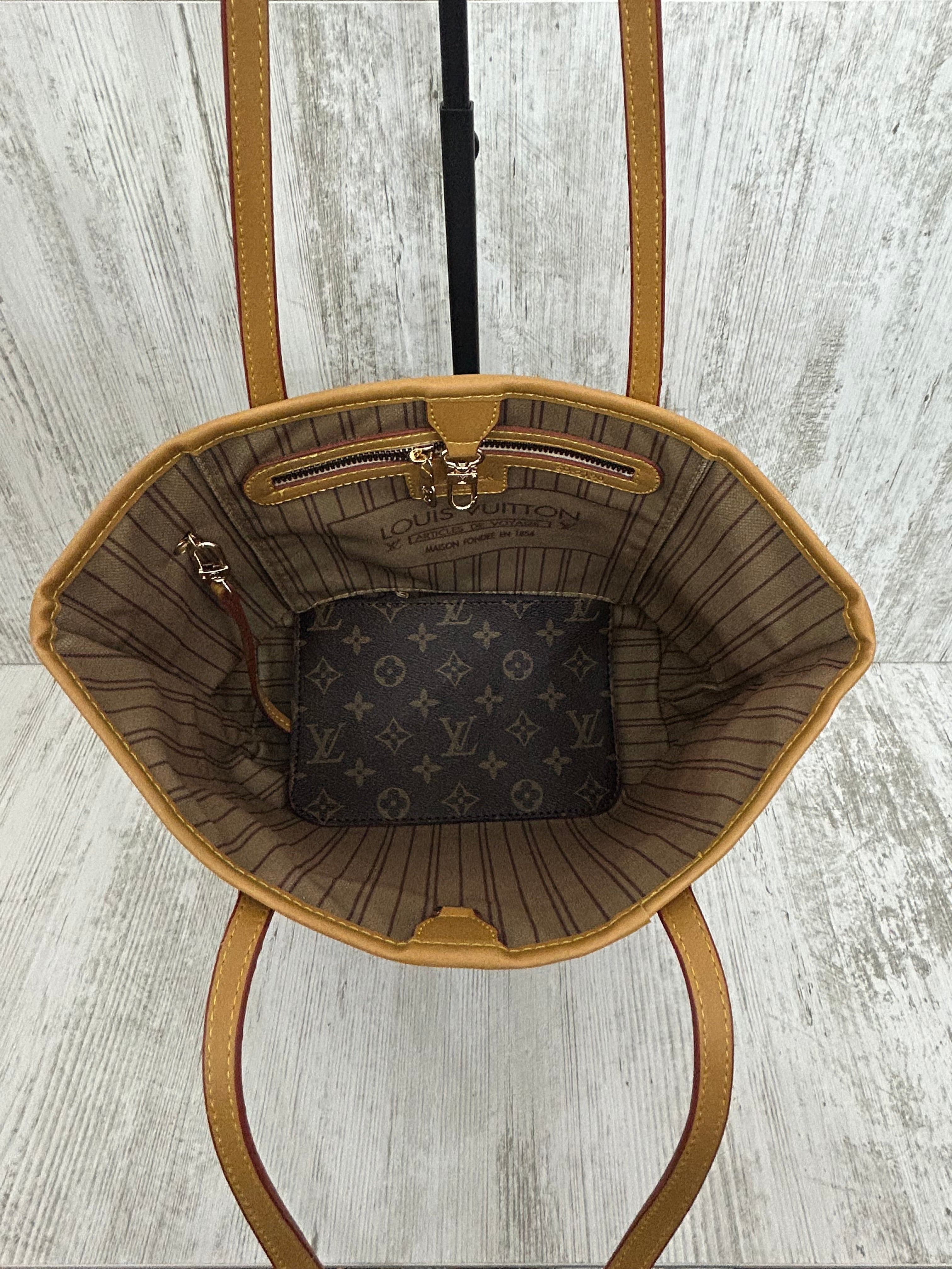 Louis Vuitton Mini shopping