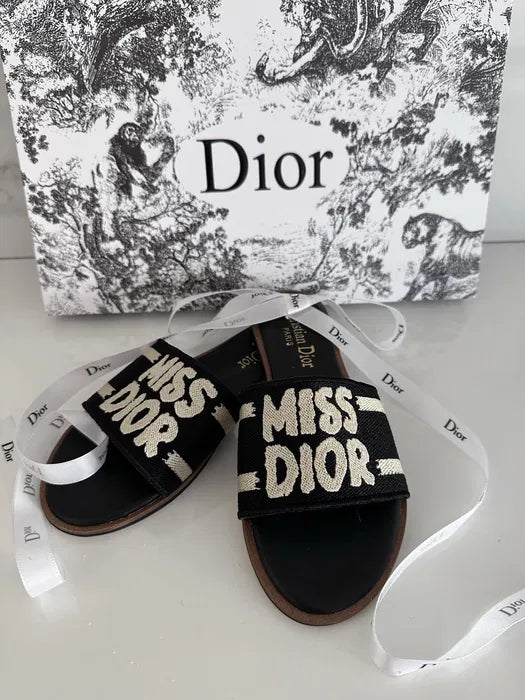 Παντόφλες Miss Dior